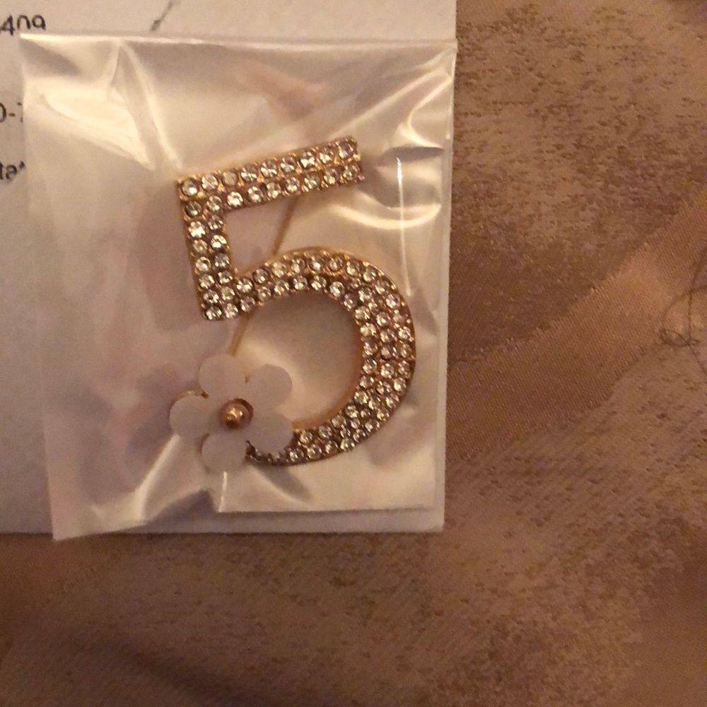 Beautiful 5 Rhinestone Brooch